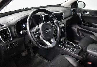 Подержанный автомобиль Kia Sportage 2018 года (9 фото)