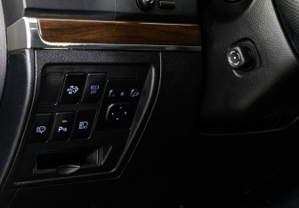 Подержанный автомобиль Toyota Land Cruiser Suv 2016 года (22 фото)