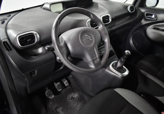 Подержанный автомобиль Citroen C3 Picasso 2009 года (9 фото)