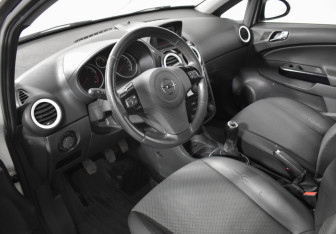 Подержанный автомобиль Opel Corsa 2008 года (9 фото)