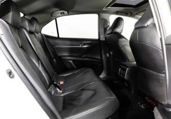 Подержанный автомобиль Toyota Camry Sedan 2020 года (31 фото)