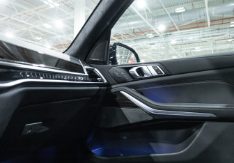 Подержанный автомобиль BMW X7 2023 года (29 фото)