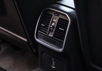 Подержанный автомобиль Porsche Macan 2018 года (32 фото)
