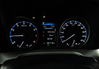 Подержанный автомобиль Toyota RAV4 2016 года (12 фото)