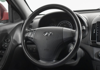 Подержанный автомобиль Hyundai Elantra Sedan 2009 года (14 фото)