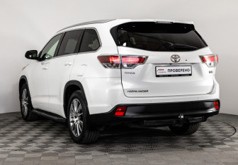 Подержанный автомобиль Toyota Highlander 2014 года (8 фото)