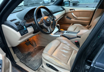 Подержанный автомобиль BMW X5 2003 года (4 фото)