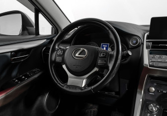 Подержанный автомобиль Lexus NX 2017 года (16 фото)