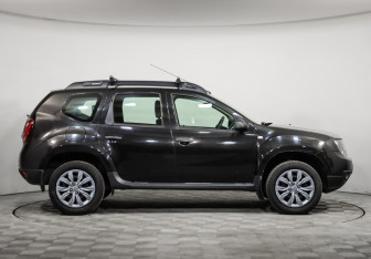 Подержанный автомобиль Renault Duster 2016 года (4 фото)