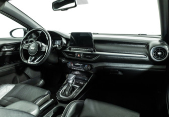 Подержанный автомобиль Kia Cerato Sedan 2021 года (9 фото)