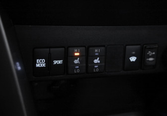 Подержанный автомобиль Toyota RAV4 2017 года (18 фото)