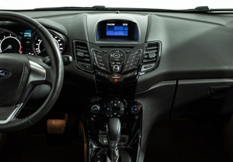 Подержанный автомобиль Ford Fiesta Hatchback 2016 года (14 фото)