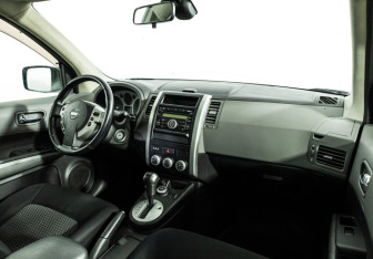 Подержанный автомобиль Nissan X-Trail 2008 года (9 фото)