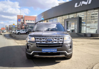 Подержанный автомобиль Ford Explorer 2018 года (2 фото)
