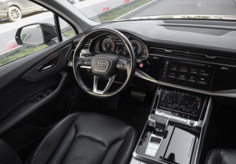 Подержанный автомобиль Audi Q7 2019 года (13 фото)