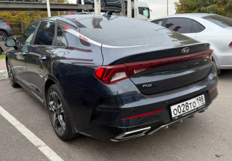 Подержанный автомобиль Kia K5 2021 года (4 фото)