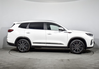 Подержанный автомобиль Chery Tiggo 8 Pro 2022 года (4 фото)