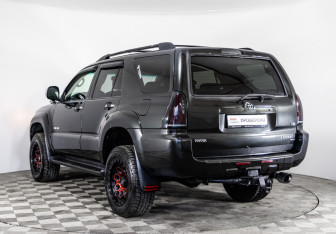 Подержанный автомобиль Toyota 4Runner 2009 года (7 фото)