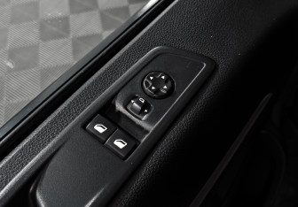 Подержанный автомобиль Peugeot Traveller 2021 года (10 фото)