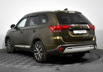 Подержанный автомобиль Mitsubishi Outlander 2019 года (7 фото)