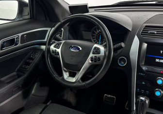 Подержанный автомобиль Ford Explorer 2014 года (16 фото)