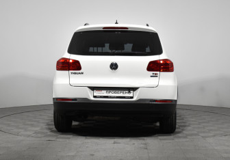 Подержанный автомобиль Volkswagen Tiguan 2012 года (6 фото)