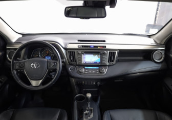 Подержанный автомобиль Toyota RAV4 2013 года (9 фото)