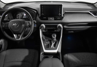 Подержанный автомобиль Toyota RAV4 2019 года (15 фото)