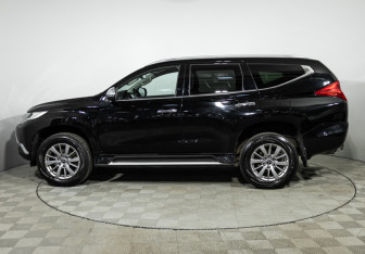 Подержанный автомобиль Mitsubishi Pajero Sport 2017 года (8 фото)