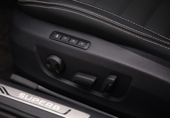 Подержанный автомобиль Skoda Superb Liftback 2023 года (29 фото)