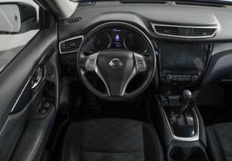 Подержанный автомобиль Nissan X-Trail 2018 года (10 фото)