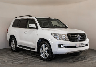 Подержанный автомобиль Toyota Land Cruiser Suv 2011 года (3 фото)