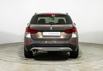 Подержанный автомобиль BMW X1 2013 года (6 фото)