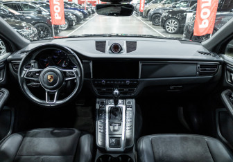 Подержанный автомобиль Porsche Macan 2020 года (14 фото)