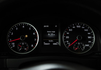 Подержанный автомобиль Volkswagen Tiguan 2016 года (12 фото)