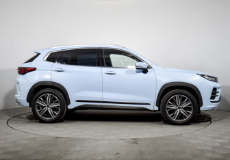Подержанный автомобиль Exeed LX 2023 года (3 фото)