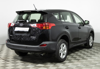 Подержанный автомобиль Toyota RAV4 2012 года (5 фото)