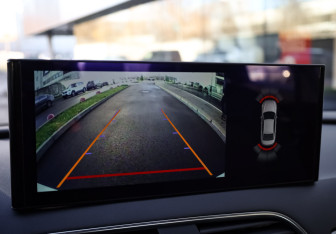 Подержанный автомобиль Audi Q3 2014 года (16 фото)