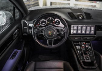 Подержанный автомобиль Porsche Cayenne 2021 года (14 фото)