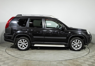 Подержанный автомобиль Nissan X-Trail 2011 года (4 фото)