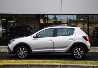 Подержанный автомобиль Renault Sandero 2020 года (9 фото)