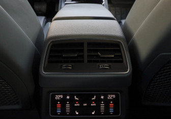 Подержанный автомобиль Audi e-tron Sportback 2021 года (13 фото)