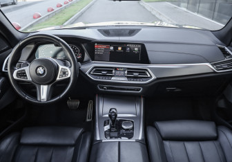 Подержанный автомобиль BMW X5 2019 года (13 фото)