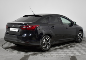 Подержанный автомобиль Ford Focus Sedan 2012 года (5 фото)