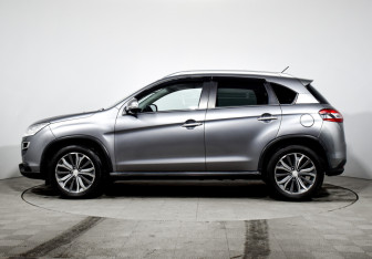 Подержанный автомобиль Peugeot 4008 2012 года (8 фото)