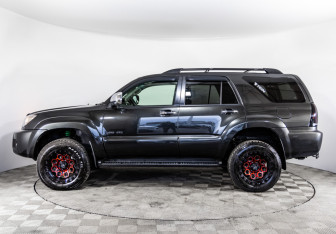 Подержанный автомобиль Toyota 4Runner 2009 года (8 фото)