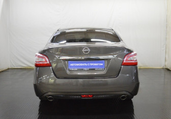 Подержанный автомобиль Nissan Teana 2014 года (6 фото)