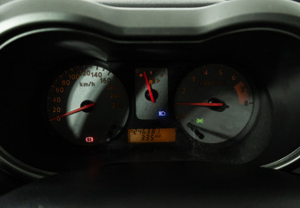 Подержанный автомобиль Nissan Note 2008 года (12 фото)