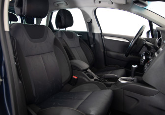Подержанный автомобиль Citroen C4 Hatchback 2011 года (11 фото)