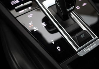 Подержанный автомобиль Porsche Cayenne 2021 года (24 фото)